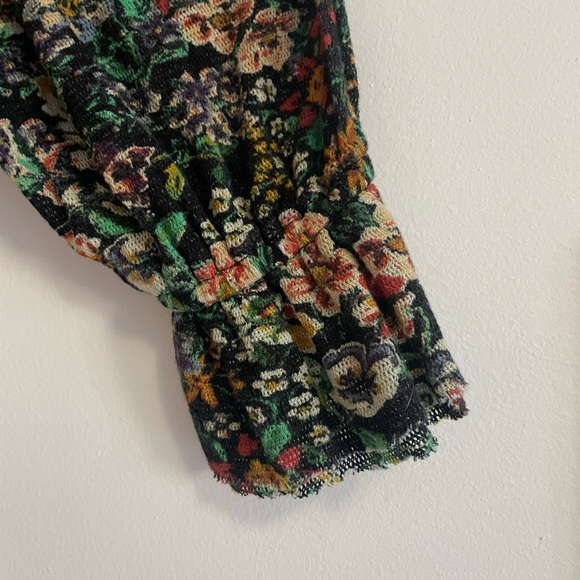 NWOT Free People Ruffle Top Sz Small in Dark Floral - Picture 9 of 12